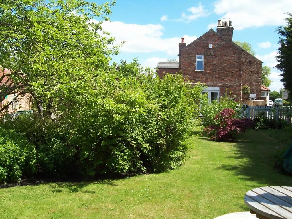 Fifth Milestone Cottage Dunnington Bed & Breakfast