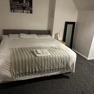 The Glorious 3 Bedroom With Parking Nottingham